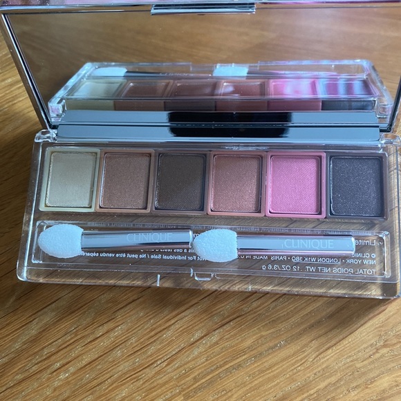 Clinique Limited Edition All About Shadow Palette - Picture 4 of 4